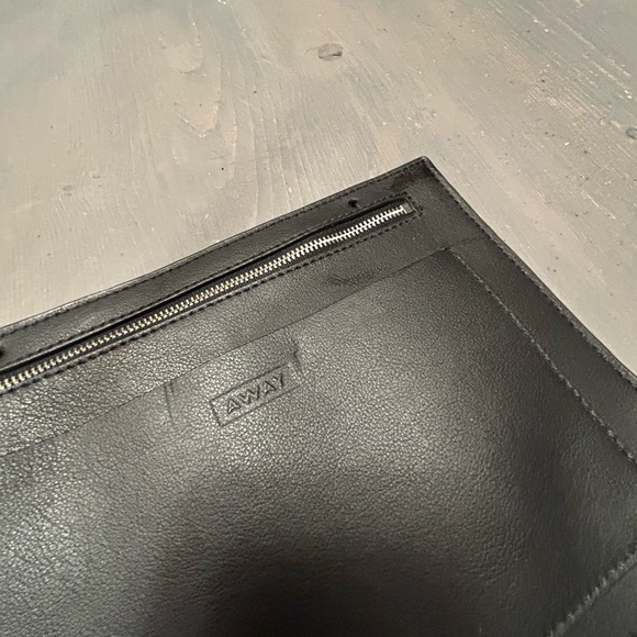 Leather AWAY pouch❤️ - Picture 4 of 9